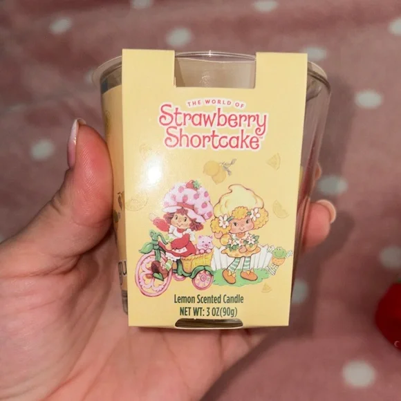 Strawberry Shortcake Gift Set (Claw Clip, Body Wash, Candle, Bag) - Picture 9 of 10